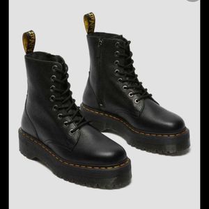 Dr Martens 8 eye boot Jadon 111 on a stacked sole. W size 9.